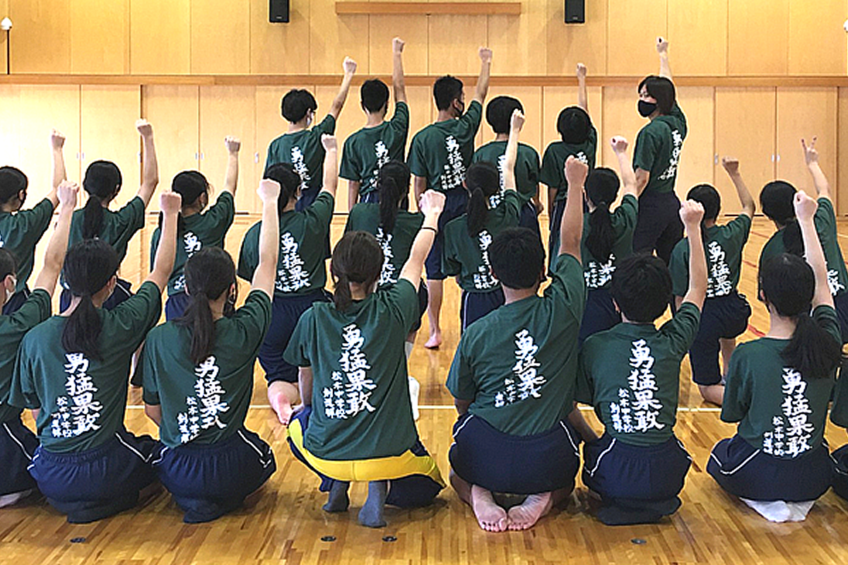 完成したプリントTシャツを着用したイメージカット